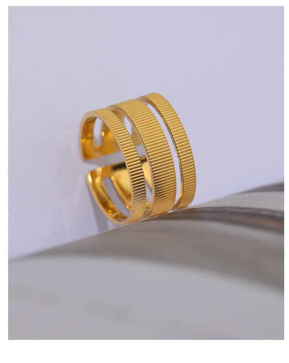 Geometric Minimal Gold Ring
